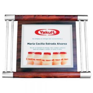 RECONOCIMIENTO IMITACION CANTERA CON TUBO DE ALUMINIO Y MADERA CLARA CON GRABADO EN LASER EN LA CANTERA
